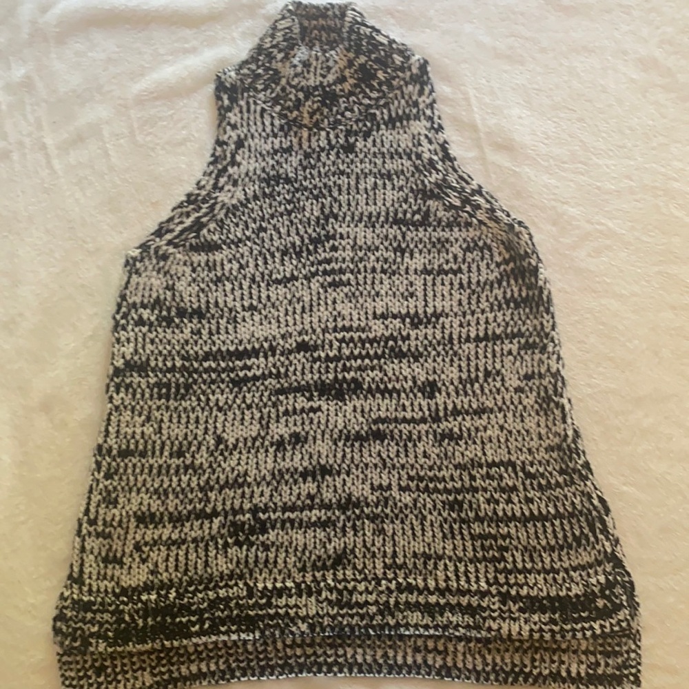 Women’s sleeveless mock neck tunic sweater